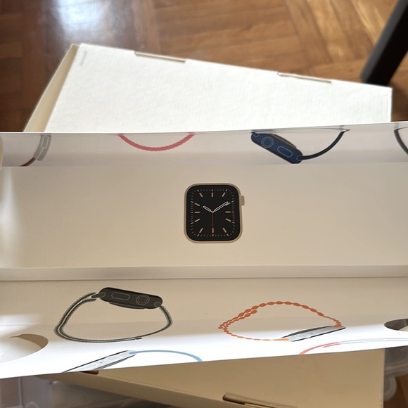 Apple iWatch Series 6 Gold Stainless Steel Case 44mm - Picture 5 of 15